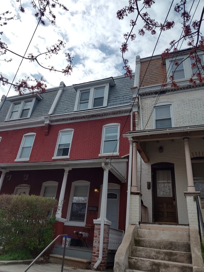 Building Photo - 611 N Franklin St