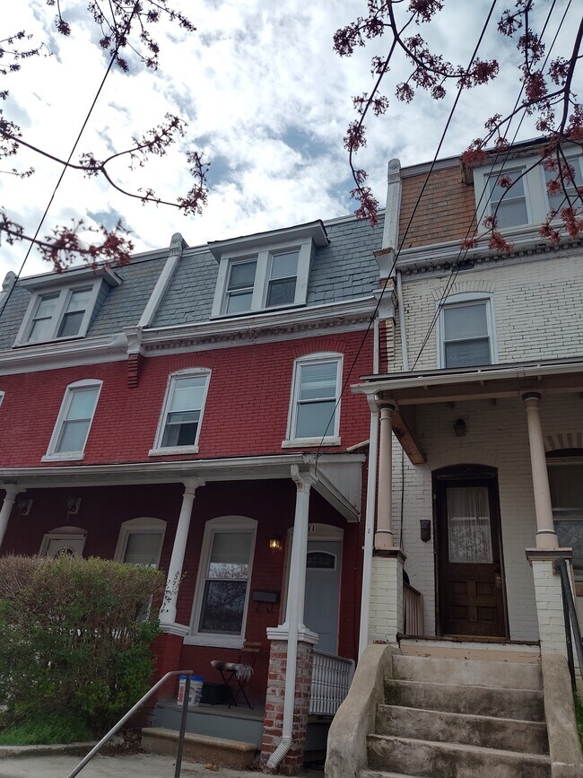 Primary Photo - 611 N Franklin St