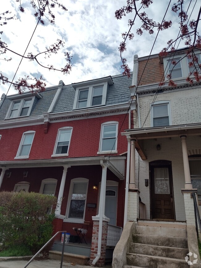 Building Photo - 611 N Franklin St