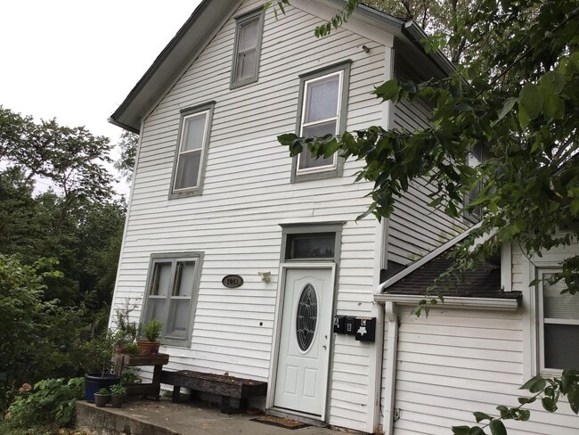 Building Photo - 1043 Delaware St