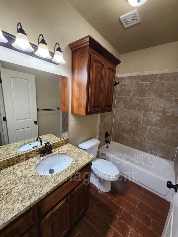 Building Photo - 1405 N Monte Vista St