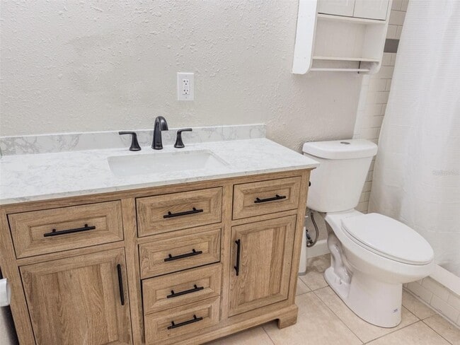 Building Photo - 818 Bayview Dr