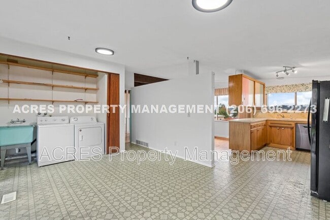 Building Photo - 7617 S Lakeridge Dr