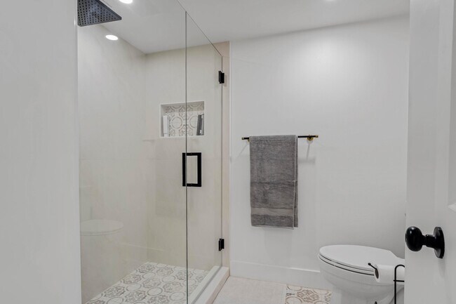 Building Photo - 401 Briny Ave