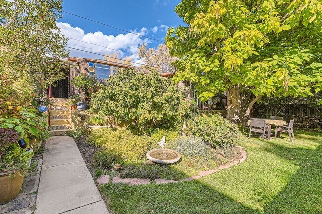 Building Photo - 2-Bedroom in Newlands with Secret Garden & Suite