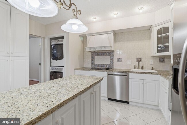 Building Photo - 3709 S George Mason Dr