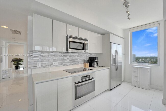 Building Photo - 2600 E Hallandale Beach Blvd