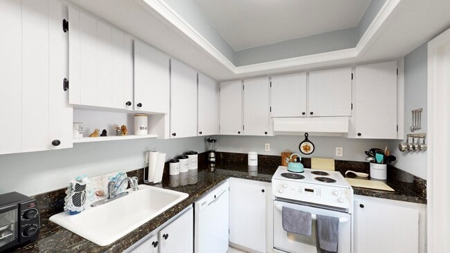 Building Photo - 5540 Tamberlane Cir