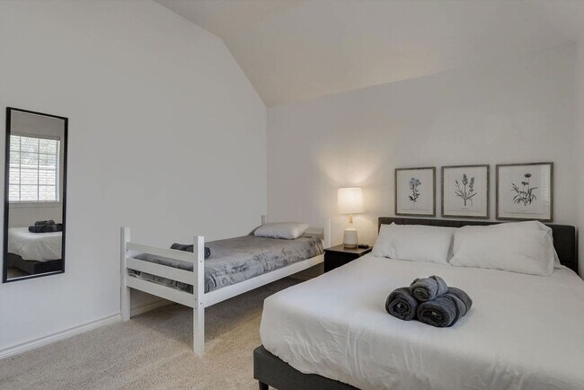 Building Photo - 2800 Cherry Spring Ct