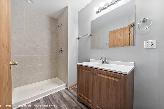 Building Photo - 4051 Blackstone Dr