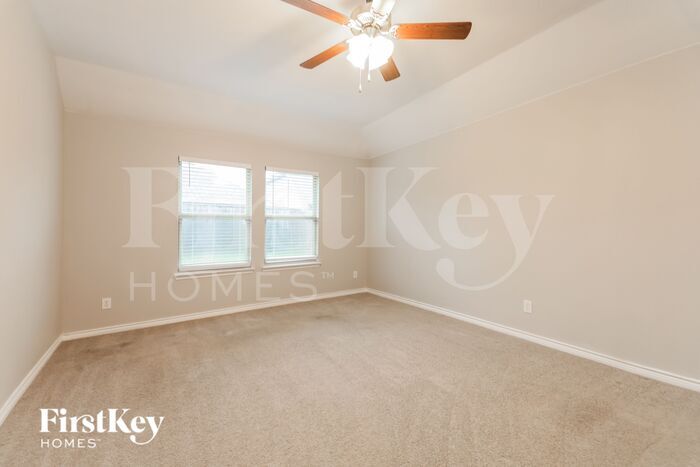 Building Photo - 573 Jamestown Ln