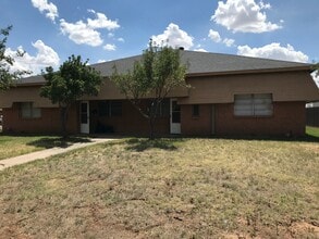 Building Photo - Spacious 4 Bedroom, 2 Bathroom over 1700 sqft. Duplex in Westridge!