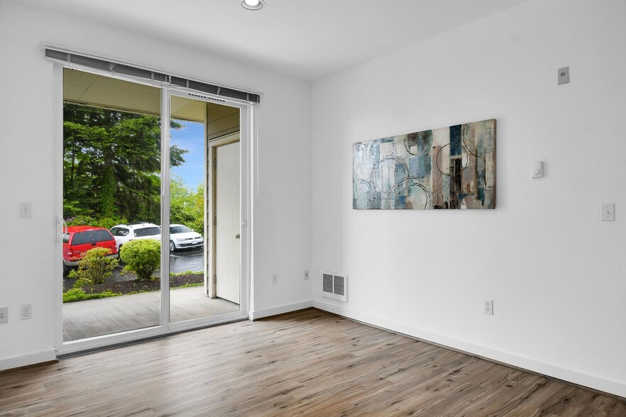 Building Photo - 3500 E Lake Sammamish Pky SE