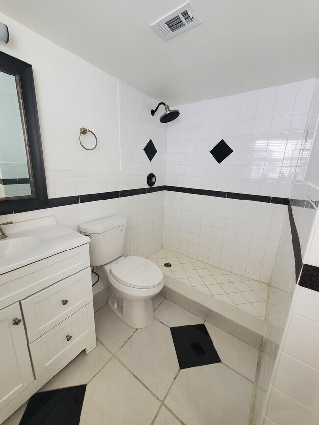 Building Photo - 313 SW 1st St