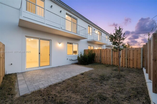 Building Photo - 1400 SE 6th Rd