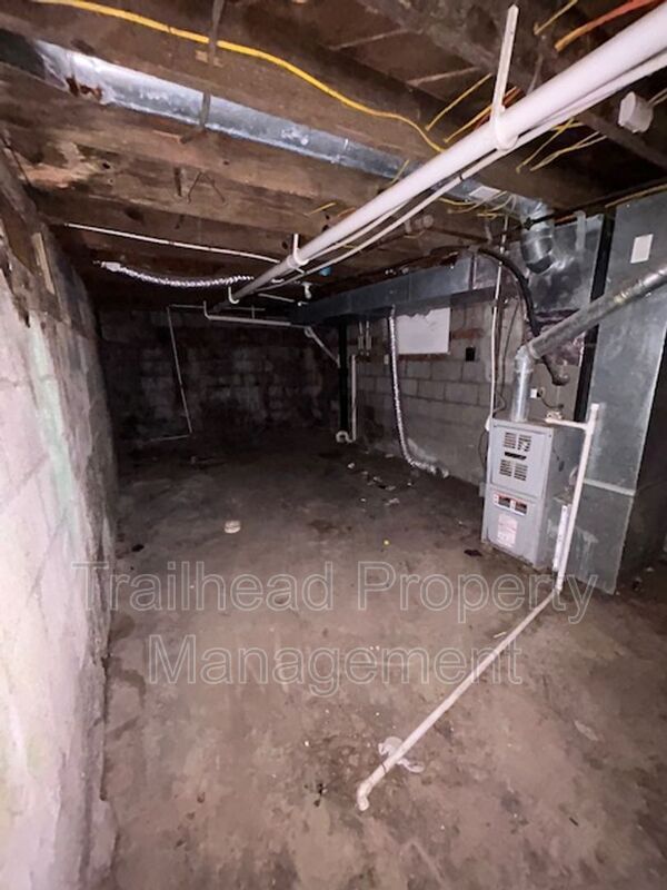 Building Photo - 616 N 10th St