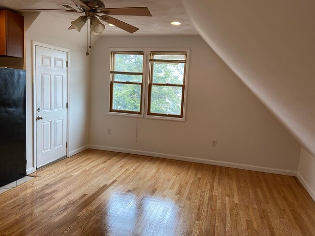 Building Photo - 69 Boston St