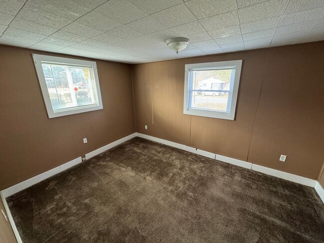 Building Photo - 1 Bedroom House
