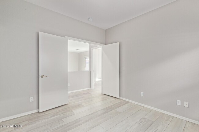 Building Photo - 2821 W Santa Cruz Ave