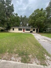 Building Photo - 4 Bed 1 Bath | Large Fenced Yard | Washer/Dryer Hookups | Central Air | Pet Friendly | Section 8 ...