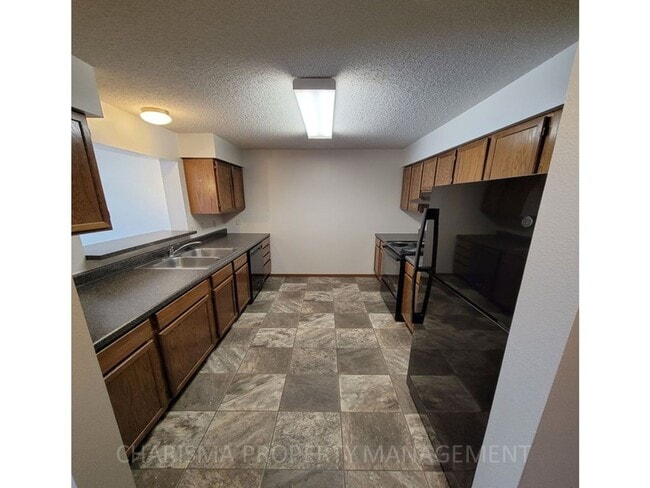 Building Photo - SPACIOUS ONE BEDROOM UNIT, WITH GREAT AMEN...