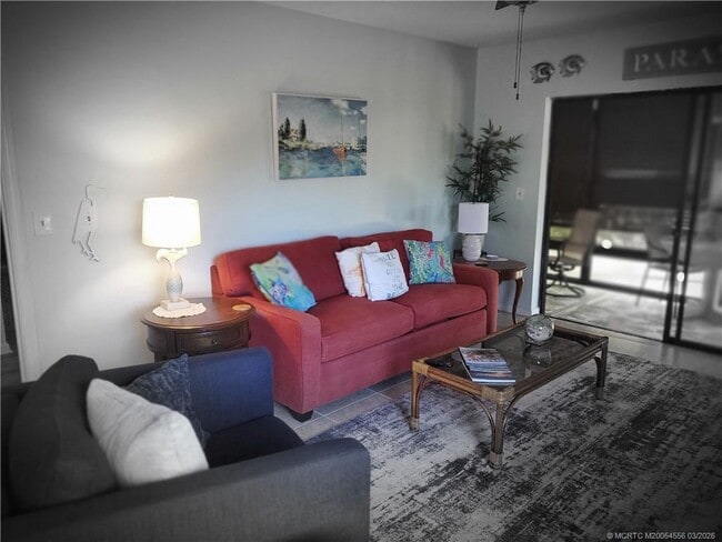 Building Photo - 811 SW South River Dr