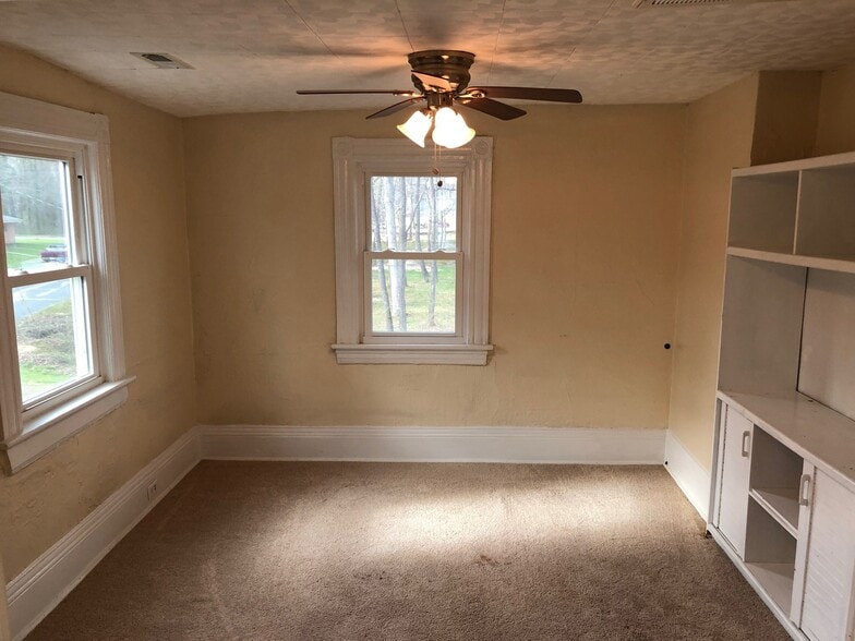 Living Room - 308 Rose St