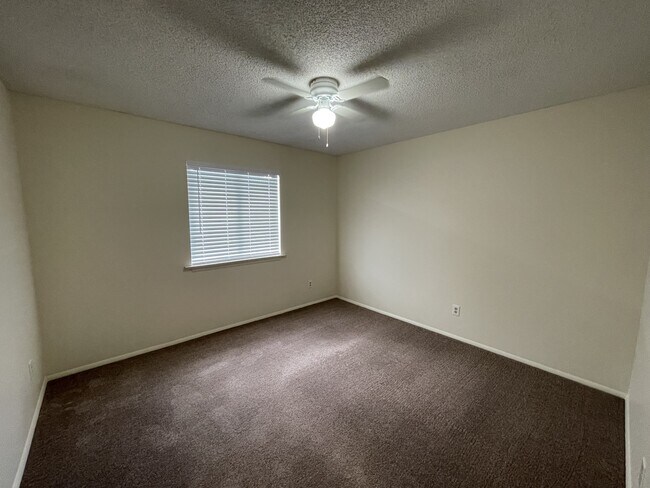 Building Photo - 6155 E Robles Rd