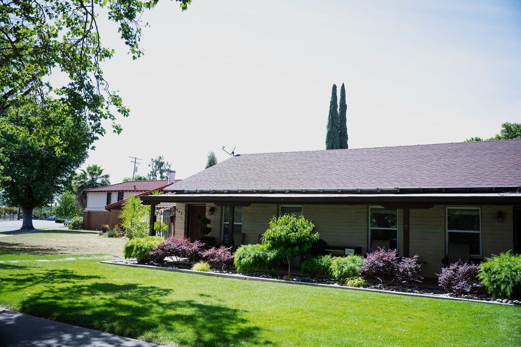 Building Photo - 907 Sierra St