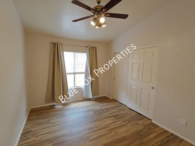 Building Photo - 710 W Calle Alta Loma