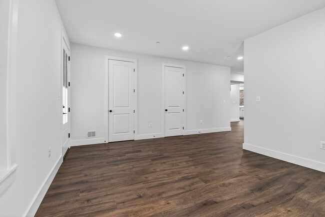 Building Photo - Spacious New Build in Quiet Glenmont / Silver Spring - Available Now