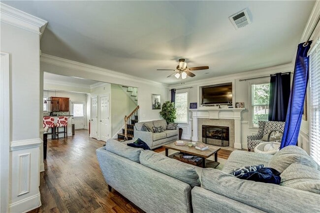 Building Photo - 1829 Sylvan Ridge Dr SW