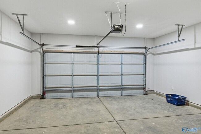 Building Photo - 102 Derbyshire Dr