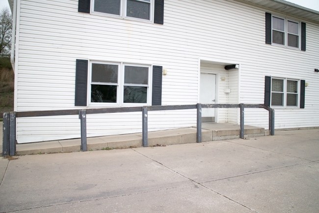 Building Photo - 117 Railroad St