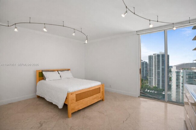 Building Photo - 19355 Turnberry Way