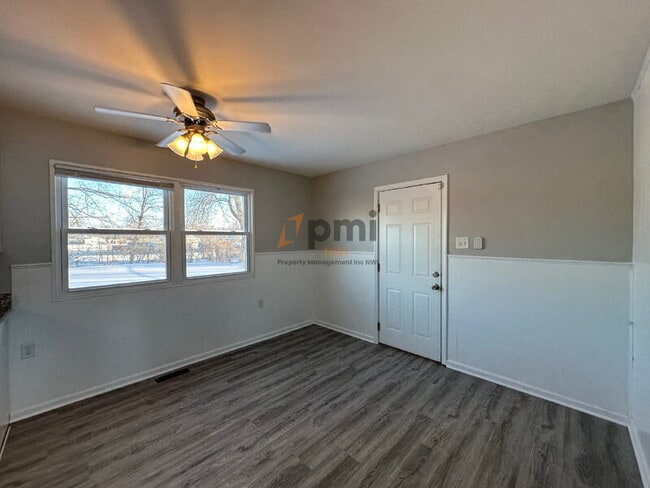 Building Photo - 333 Midway Dr