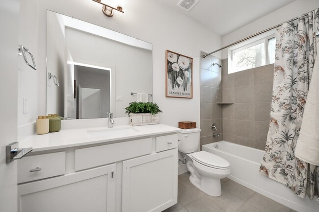 Building Photo - 4810 Martin Oaks Ln