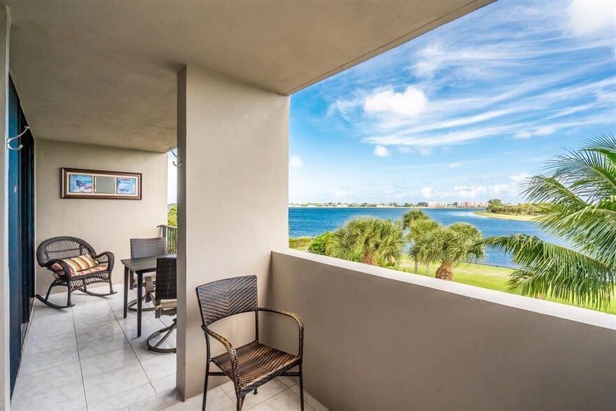 Building Photo - 1830 Embassy Dr