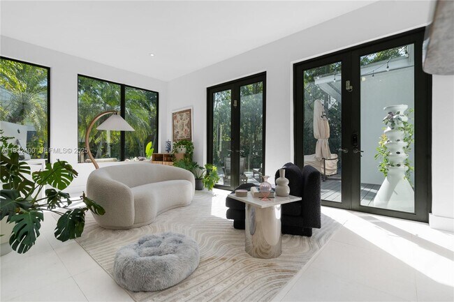 Building Photo - 2489 Meridian Ave