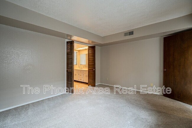 Building Photo - 2256 W Lindner Ave