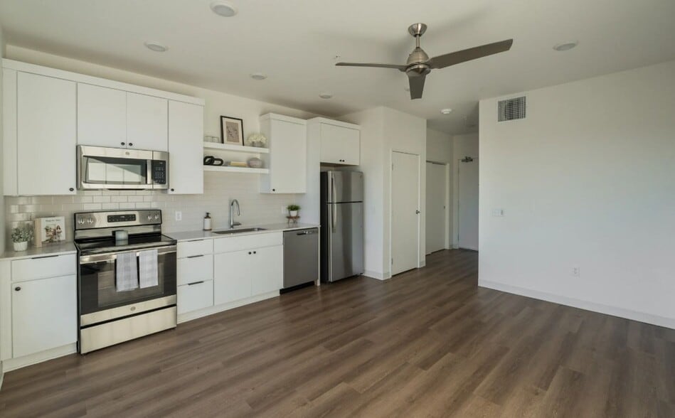 Interior Photo - Reserve At Jordan Creek