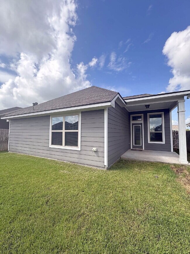 Building Photo - "Charming 3-Bedroom Retreat with 2 Baths in Bryan, TX – Cozy Comfort Awaits!"