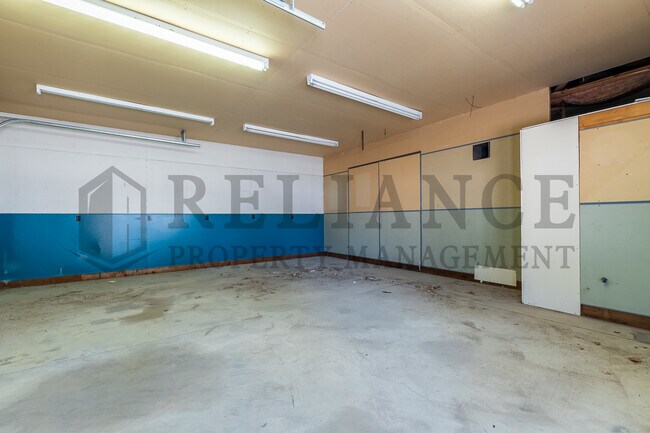 Building Photo - 607 N Doris St