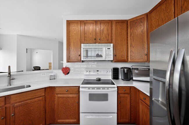 Building Photo - 2605 Chapel Lake Dr