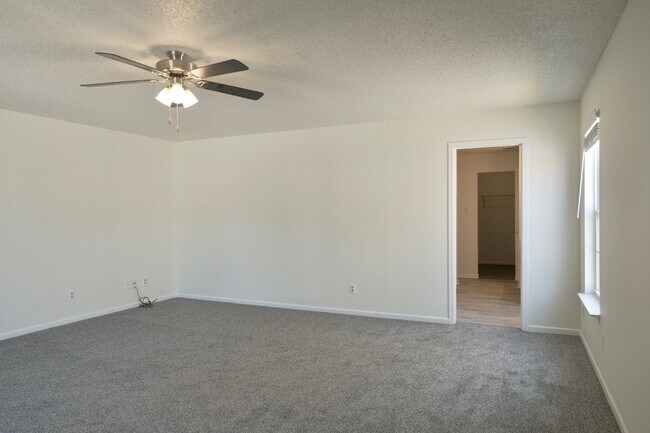 Building Photo - 6857 Maywood Cir