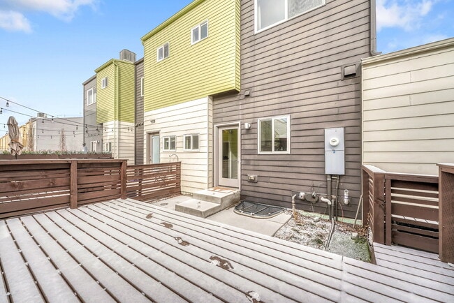 Building Photo - $3,145.95- 3 Bed, 3.5 Bath Townhome in Denver with Central AC and In Unit Laundry