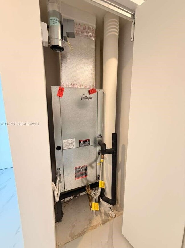 Building Photo - 700 NE 24th St