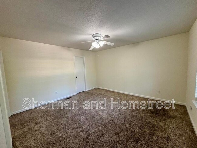 Building Photo - 210 Foxdale Dr