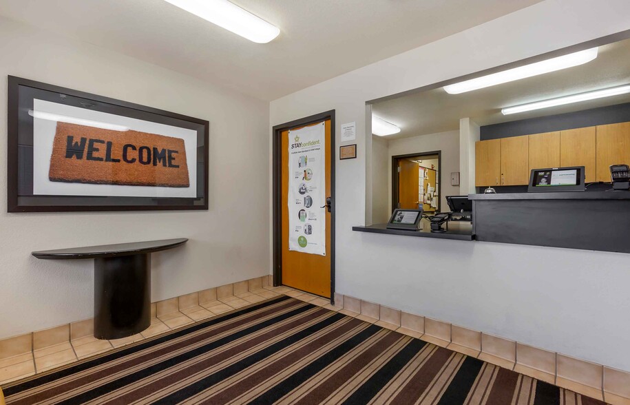 Building Photo - Furnished Studio-Albuquerque - Airport