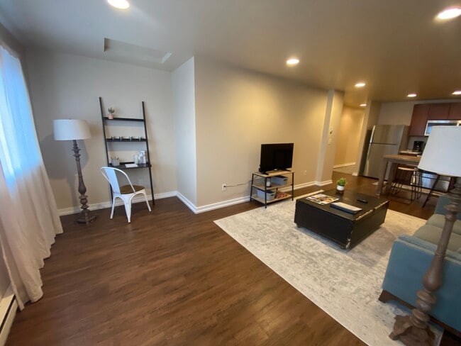 Building Photo - Fully Furnished Cozy Unit in Four Corners!